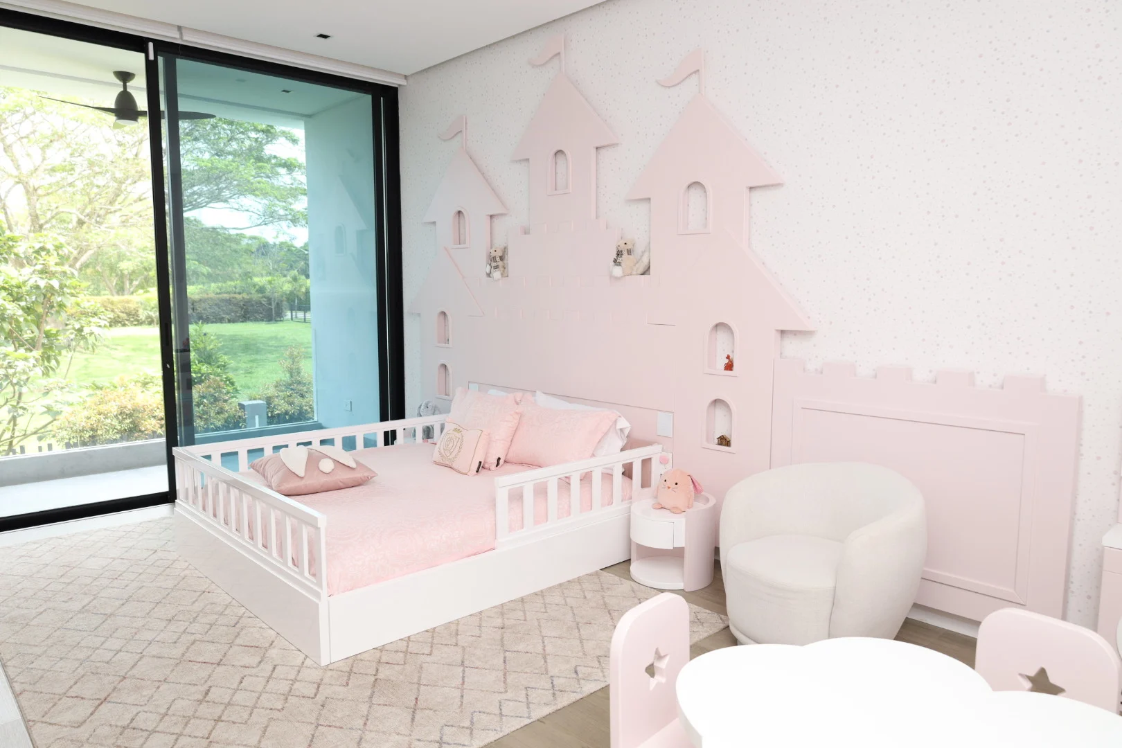 Cama de princesa, habitación de niña